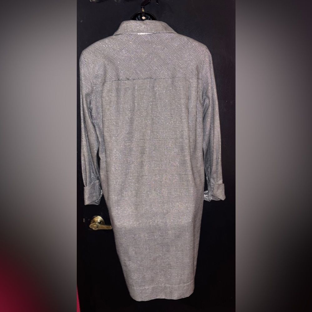 Sparkle and shine in this vintage coat from David Warren New York. Size 8. - Picture 4 of 15
